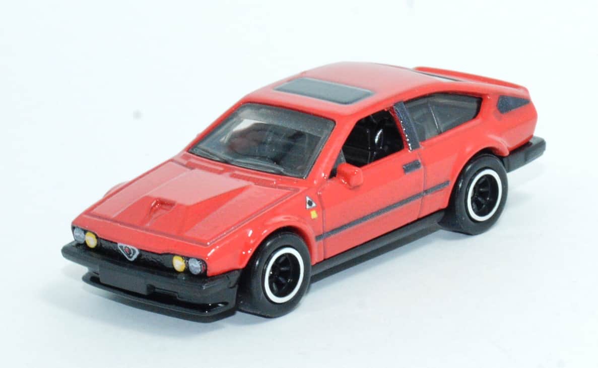 Hot Wheels 1/64 Alfa Romeo GTV6 3.0 – Série World Tour #1/5 – Modèle 2024 Neuf